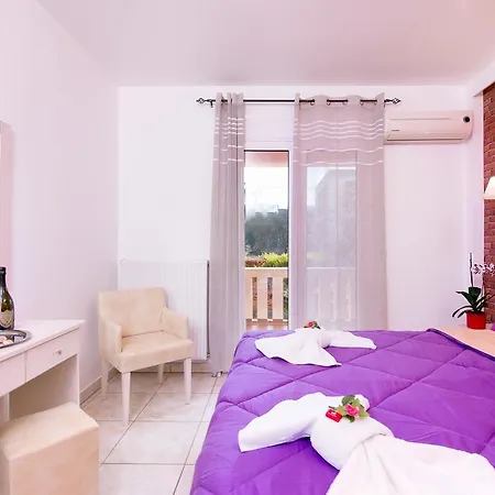 Mouses Thassos * לימנאס